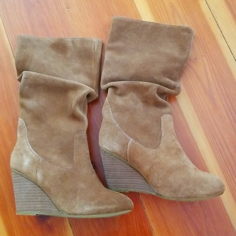 Suede boots